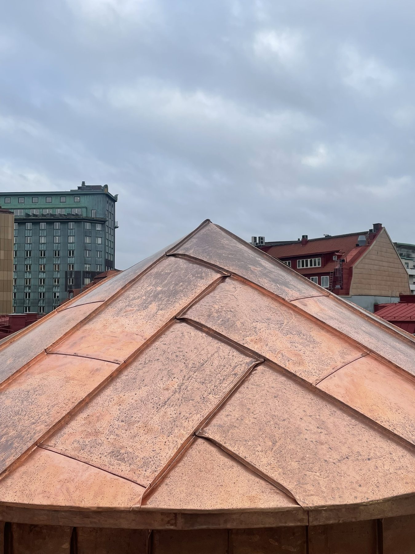 Detalj av ett falsat koppartak
